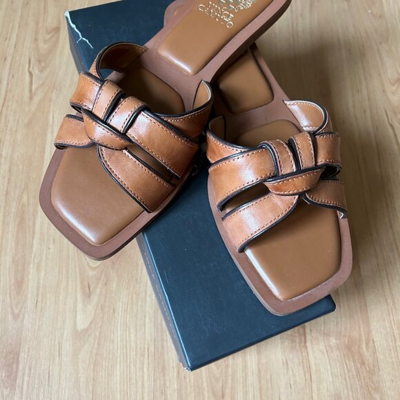NWB Vince Camuto Barcellen Leather Slide Sandals in golden walnut - Picture 5 of 5